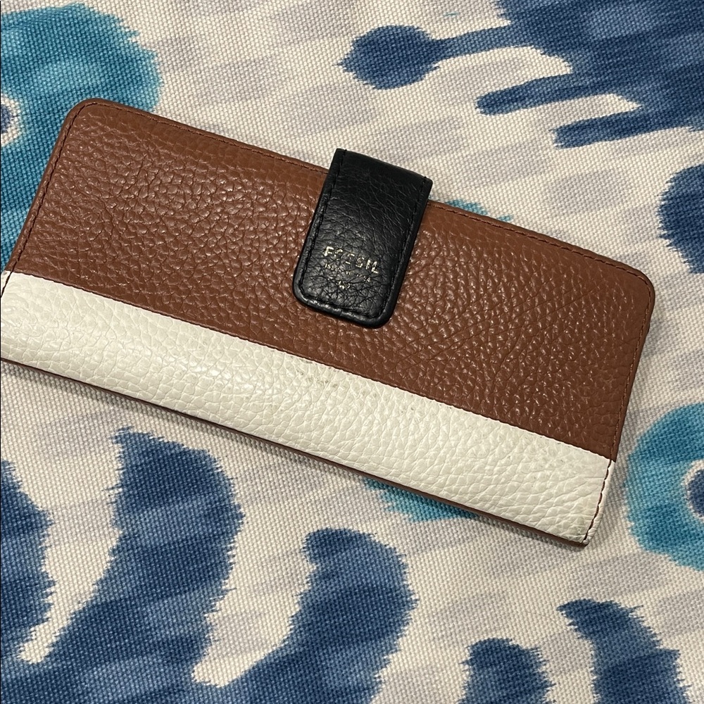 Fossil Tan and White Leather Wallet